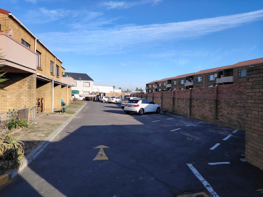 To Let 2 Bedroom Property for Rent in Morgenster Western Cape